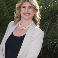 Julie Pazina portrait